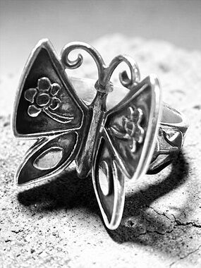 James Avery Mariposa Butterfly Ring RETAILS FOR $179 LIKE LISTING & GET 25% OFF